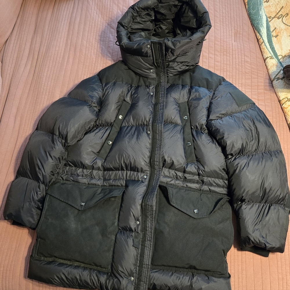 Mens XL Burberry hooded puffer/bomber jacket. NWT(never worn)